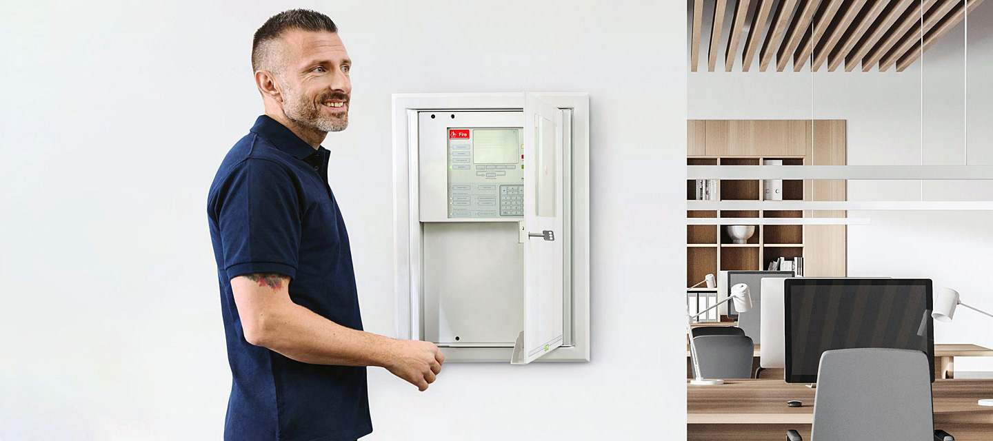 Tủ Trung Tâm và Thiết Bị Hiển Thị